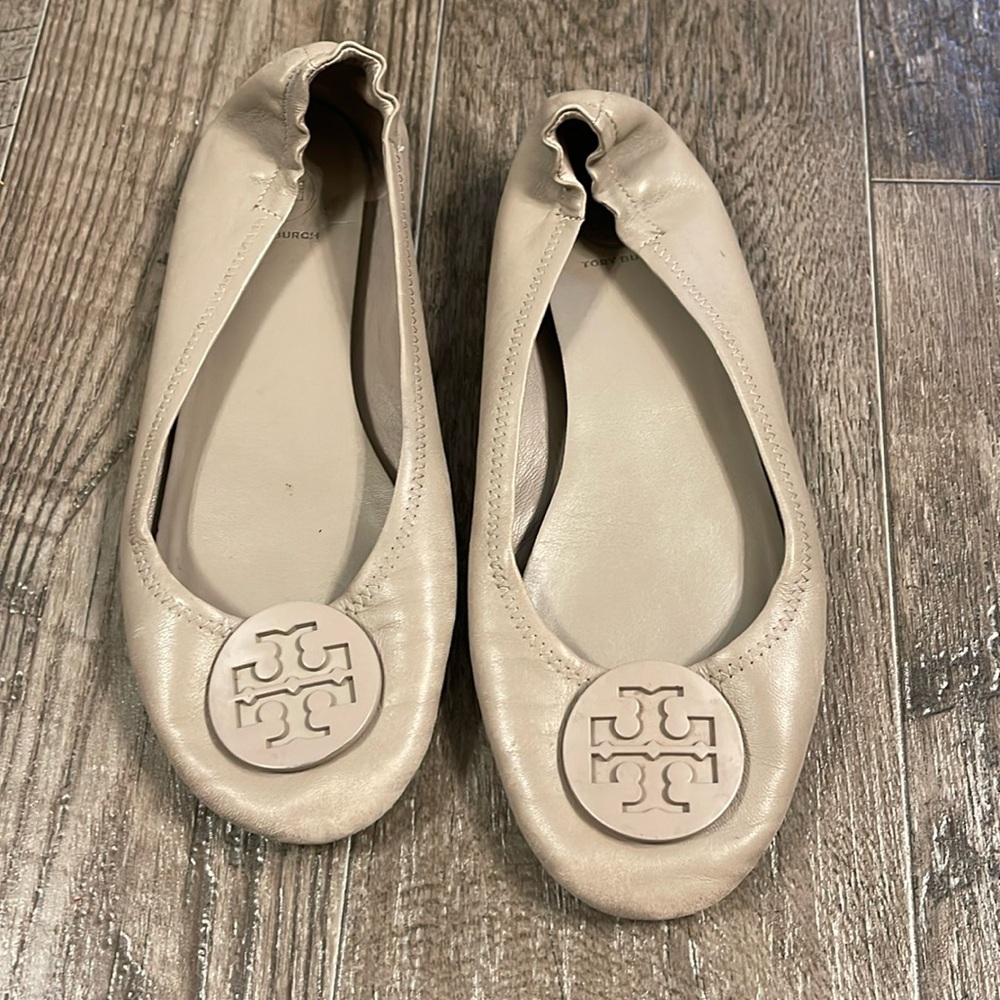 Tory Burch flats tan grey